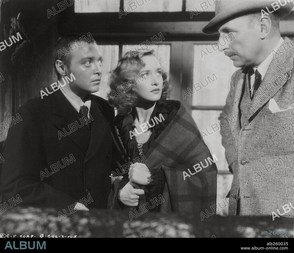 DOUGLAS DUMBRILLE, MARIAN MARSH y PETER LORRE en CRIMEN Y CASTIGO, 1935 (CRIME AND PUNISHMENT), dirigida por PIERRE CHENAL. Copyright COLUMBIA PICTURES.