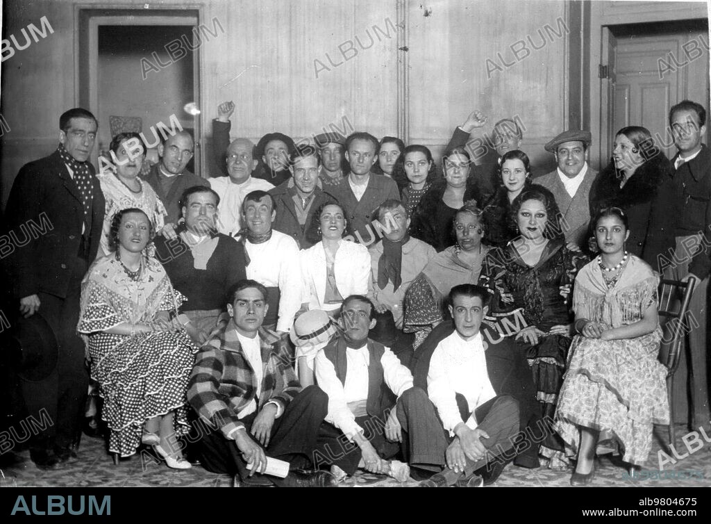 Septiembre 1936. Artistas que Participaron en el festival del grupo Luis Sirval, del Sororro rojo Internacional, celebrado en el teatro del Pueblo.