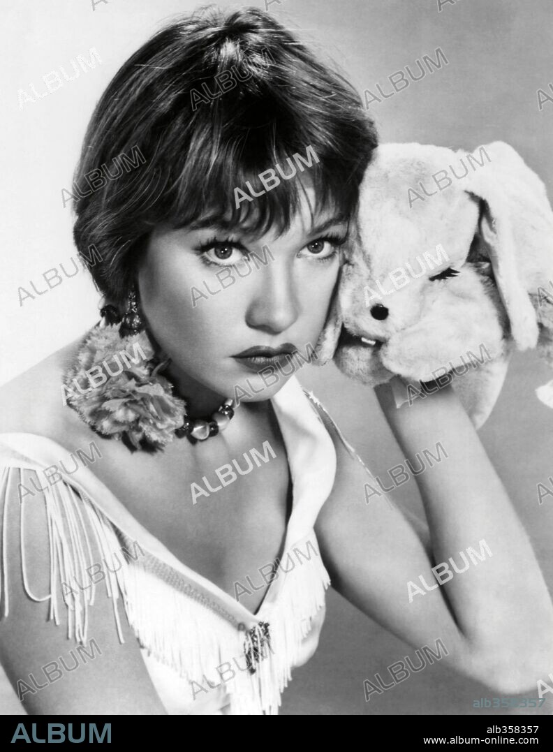 SHIRLEY MACLAINE en COMO UN TORRENTE, 1958 (SOME CAME RUNNING), dirigida por VINCENTE MINNELLI. Copyright M.G.M.