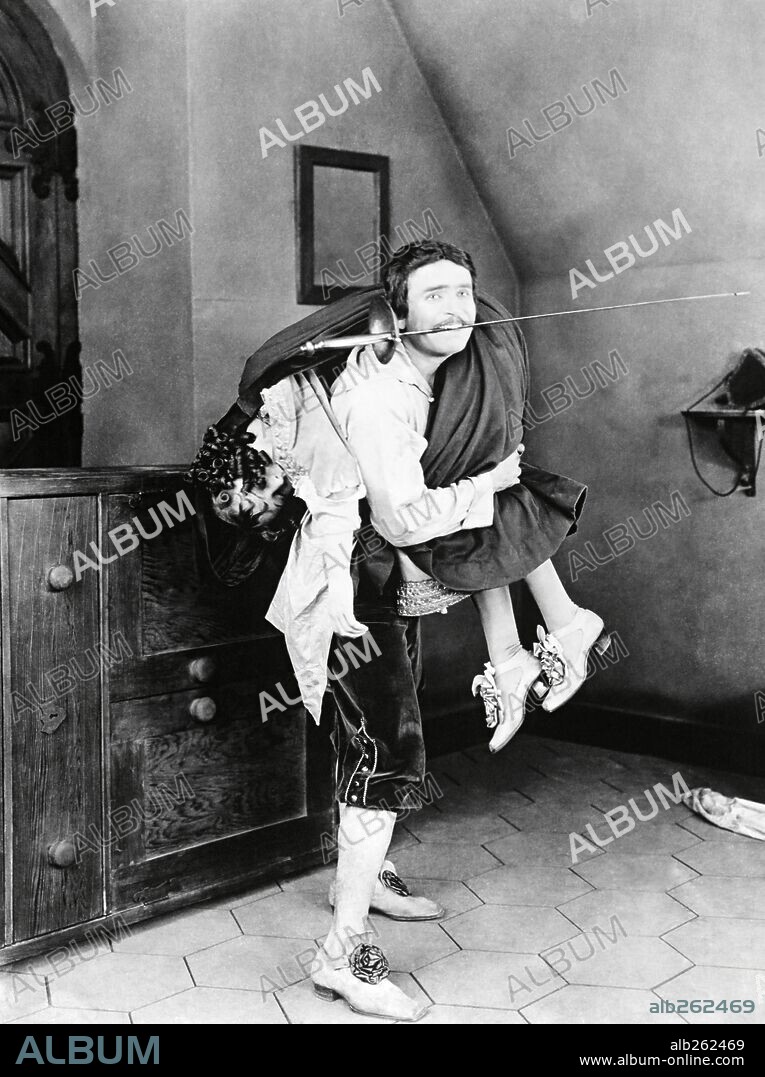 DOUGLAS FAIRBANKS in THE THREE MUSKETEERS, 1921, directed by FRED NIBLO. Copyright UNITED ARTISTS.