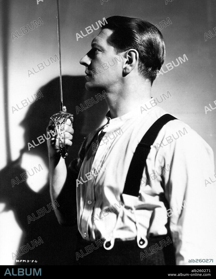 ROGER LIVESEY en VIDA Y MUERTE DEL CORONEL BLIMP-CORONEL BLIMP, 1943 (LIFE AND DEATH OF COLONEL BLIMP), dirigida por EMERIC PRESSBURGER y MICHAEL POWELL. Copyright THE ARCHERS.