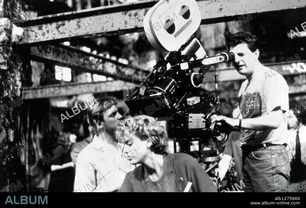 BERNARD ROSE and VIRGINIA MADSEN in CANDYMAN, 1992, directed by BERNARD ROSE. Copyright POLYGRAM.