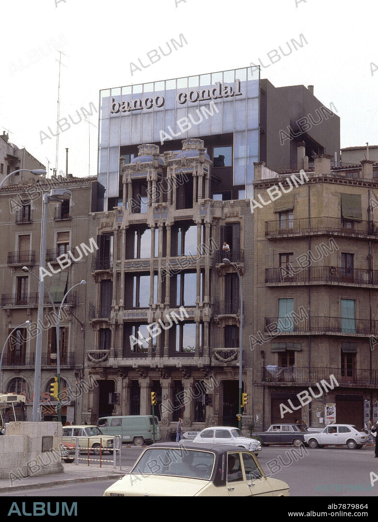 BANCO CONDAL-REEDIFICACION - FOTO AÑOS 70.