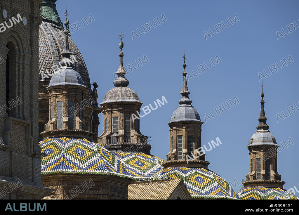 cupulas, Basílica de Nuestra Señora del Pilar, Zaragoza, Aragón, Spain, Europe.