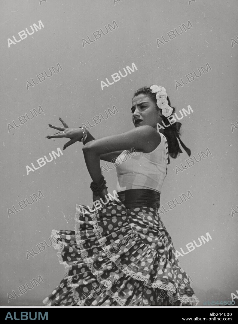 MARIA LUZ GALICIA in FLAMENCO, 1952 (DUENDE Y MISTERIO DEL FLAMENCO), directed by EDGAR NEVILLE. Copyright EDGAR NEVILLE PRODUCCION/SUEVIA FILMS.
