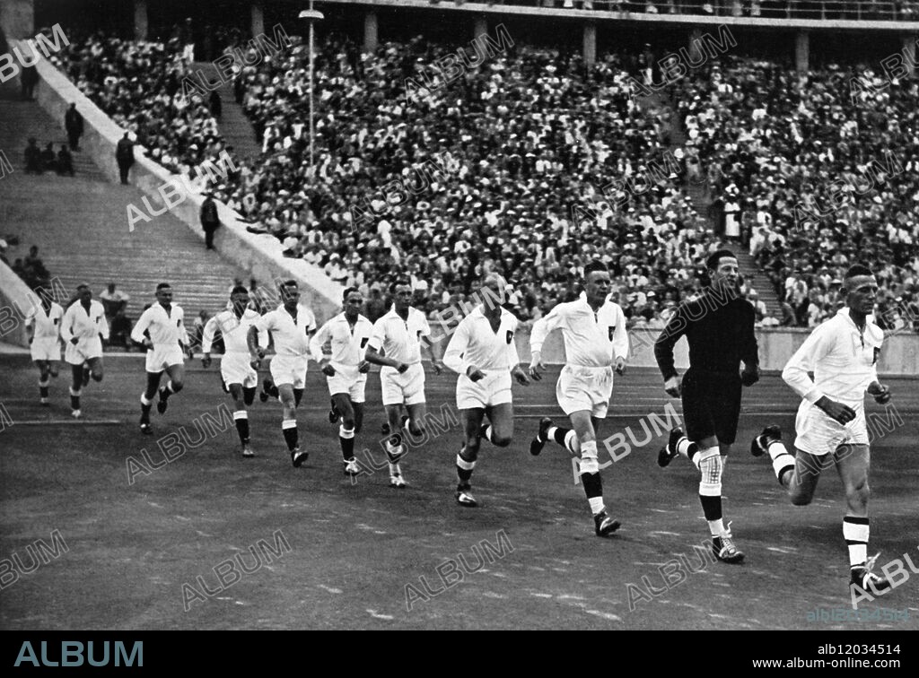 1936 Olympics, Berlin - The German handball national team run out to the cheers of the hundred-thousand spectators round the Olympic pitch for the final game. (Die deutsche Handball-Nationalmannschaft sturmt unter dem Jubel der Hunderttausend in die olympische Kampfbahn zum Endspiel.). The German team consists of:. Karl Kreutzberg, Arthur Knautz, Willi Bandholz, Hans Keiter, Wilhelm Brinkmann, Rudolf Stahl, Fritz Spengler, Erich Hermann, Günter Ortmann, Wilhelm Baumann, Fritz Fromm, Heinz Körvers, Wilhel Muller, Georg Dascher, Kurt Dossin, Hermann Hansen, Edgar Reinhardt, Hans Theilig, Helmut Berthold, Alfred Kringler, Helmut Braselmann, and Heinrich Keimig. ©TopFoto.