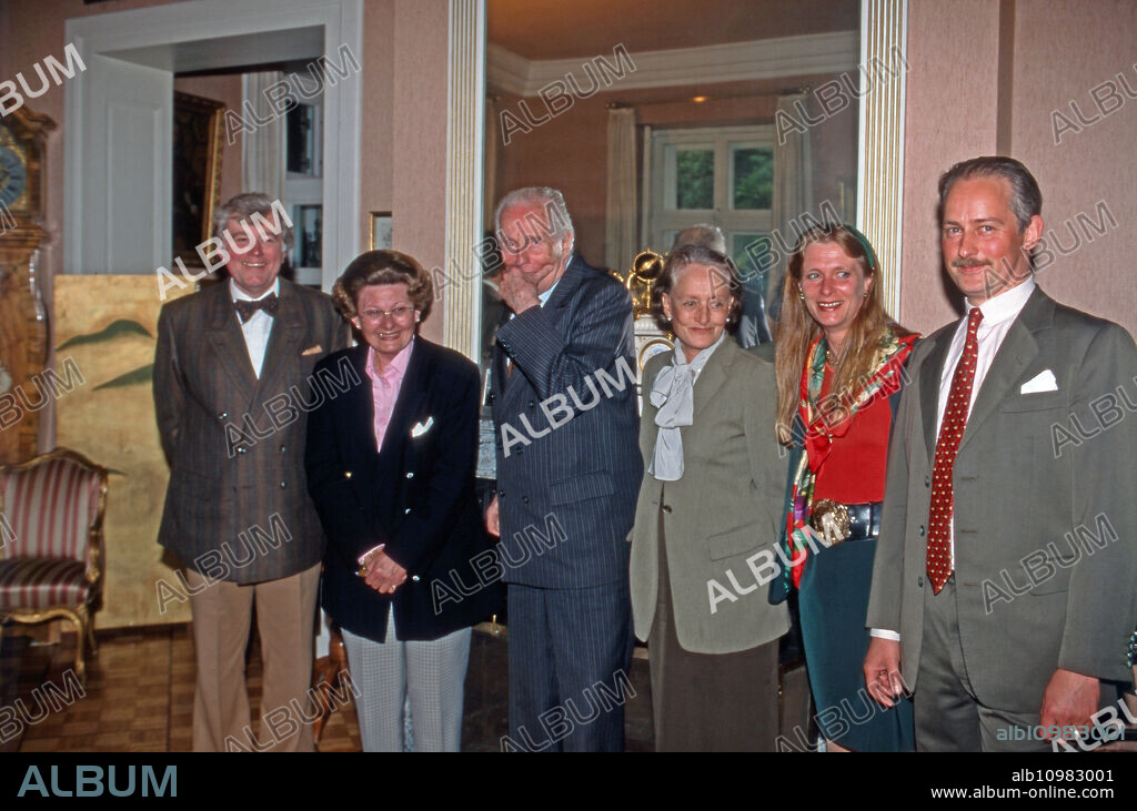 The parents of Alexandra Princess von Croy: Serafim Nicolajevich Count Miloradovich and his wife Agness Baroness von Hoenning O'Carroll at Duelmen, Germany 1988.