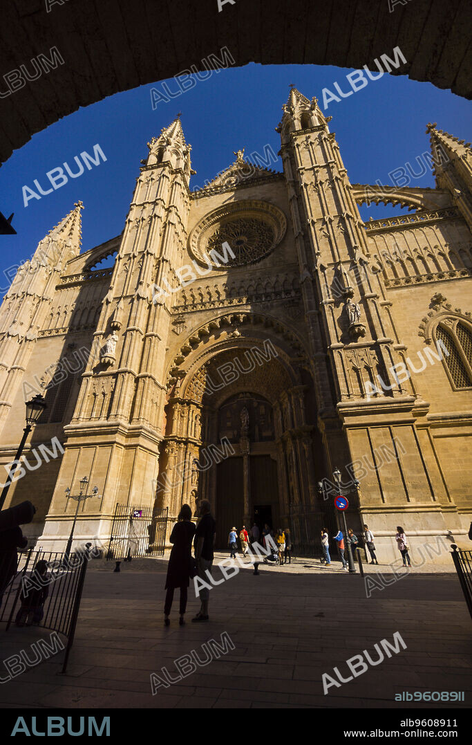 Catedral-Basílica de Santa María de Palma de Mallorca, iniciada en 1229, Palma, Mallorca, balearic islands, spain, europe.