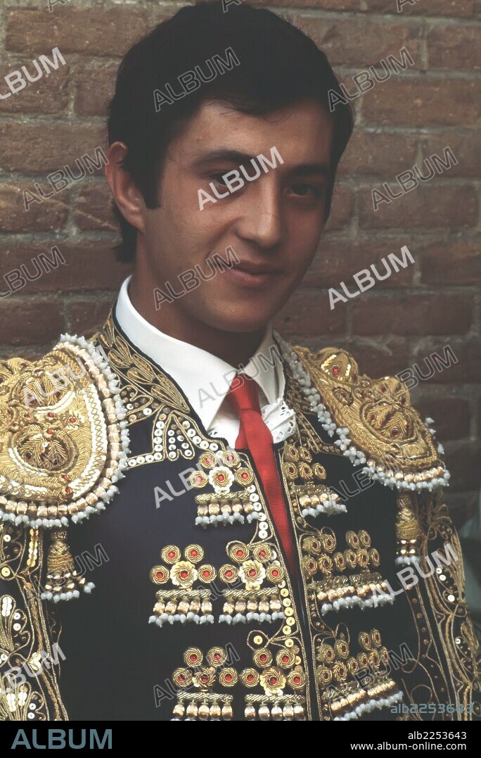 EL TORERO PEDRO GUITIERERZ MOYA " EL NIÑO DE LA CAPEA " DURANTE UNA CORRIDA DE TOROS EN MADRID.