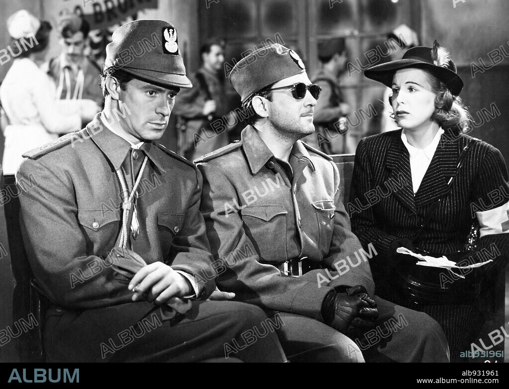 ADRIANO RIMOLDI in EN UN RINCON DE ESPAÑA, 1949, directed by JERONIMO MIHURA. Copyright EMISORA FILMS.