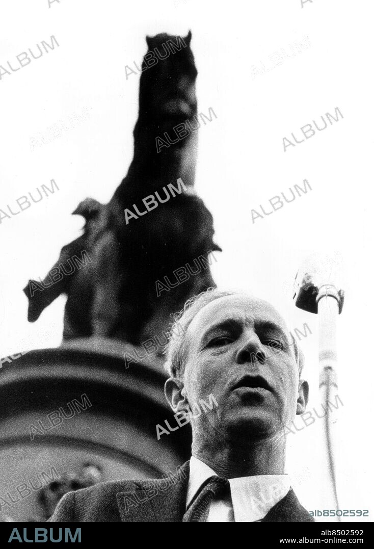 C-H Carl-Henrik Hermansson. vid demonstration mot Sovjets ockupation av Tjeckoslovakien Stortorget i Malmö. Hermansson C-H Carl Henrik politiker (vpk) Porträtt 1968. (c) Per L-B Nilsson / Sydsvenskan / IBL.