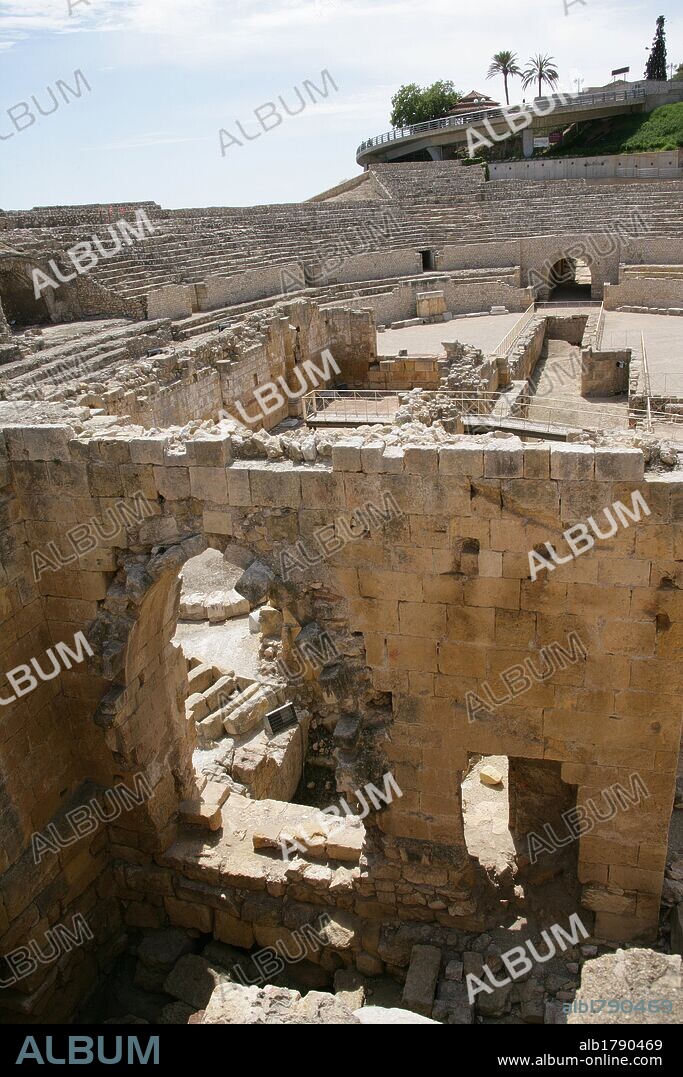 ARTE ROMANO. ESPAÑA. ANFITEATRO ROMANO. S. II-III. Construcción de forma elíptica que presenta todos los elementos característicos de este tipo de construcción: arena, gradas y podium. Lugar donde San Fructuoso fue martirizado en el año 257. Detalle. TARRAGONA. Cataluña. (PATRIMONIO HUMANIDAD) .
