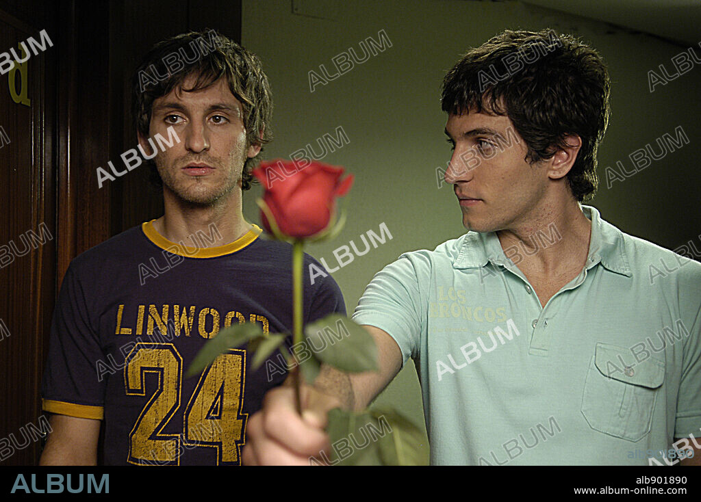 QUIM GUTIERREZ y RAUL AREVALO en AZULOSCUROCASINEGRO, 2006, dirigida por DANIEL SANCHEZ AREVALO. Copyright TESELA PC.