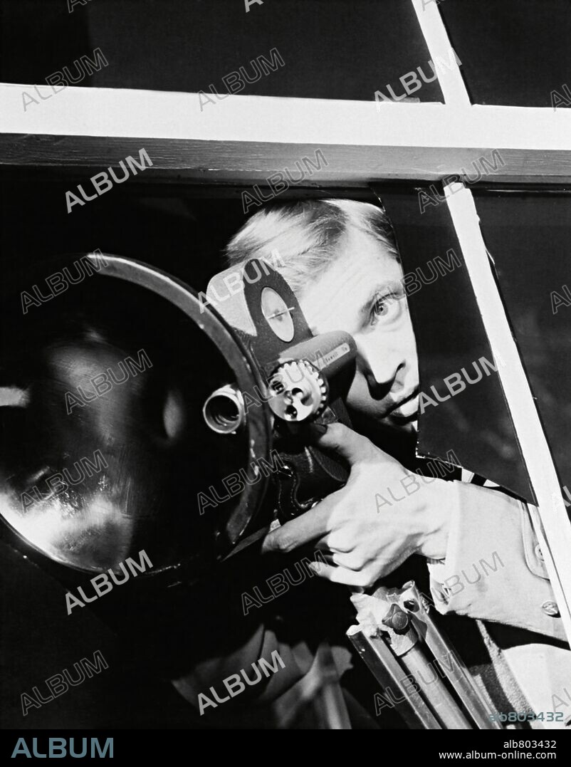 KARLHEINZ BOEHM en EL FOTÓGRAFO DEL PÁNICO, 1960 (PEEPING TOM), dirigida por MICHAEL POWELL. Copyright Michael Powell.