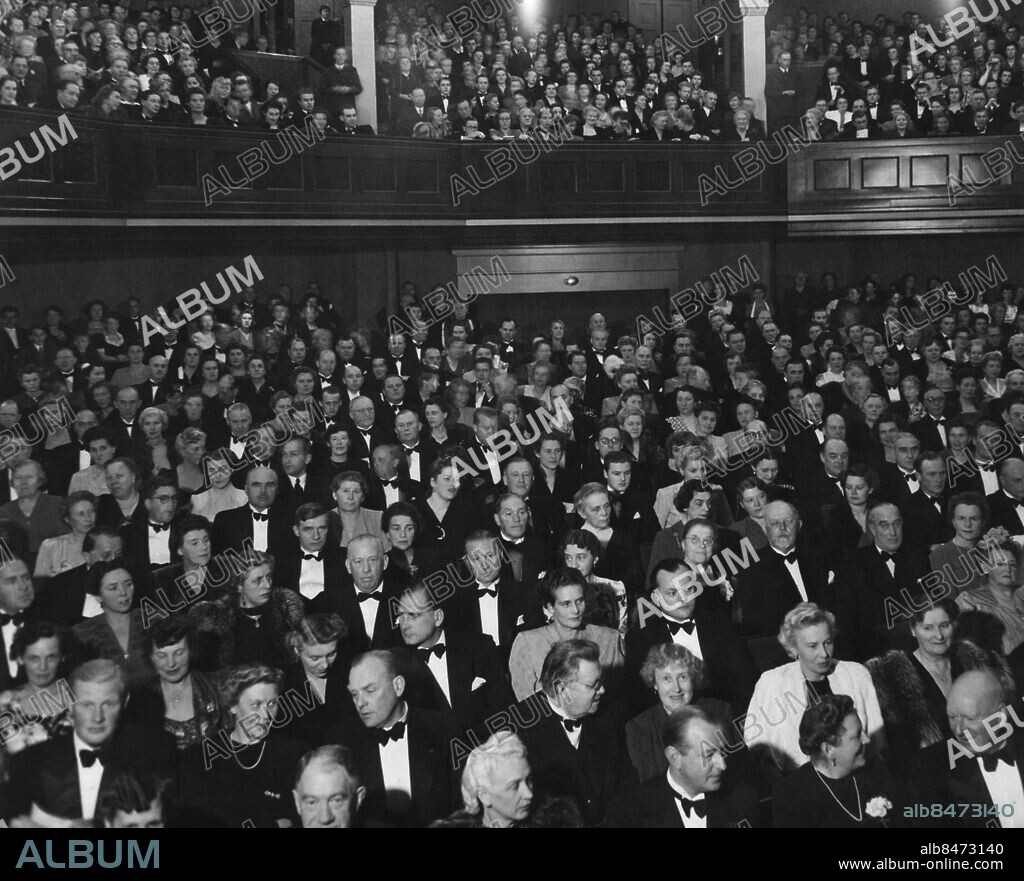 Hipp Hippodromen Hippodromteatern i Malmö återinvigs okt 1944.. Publik gäster åskådare.. (c) Sydsvenskan /IBL Bildbyrå.