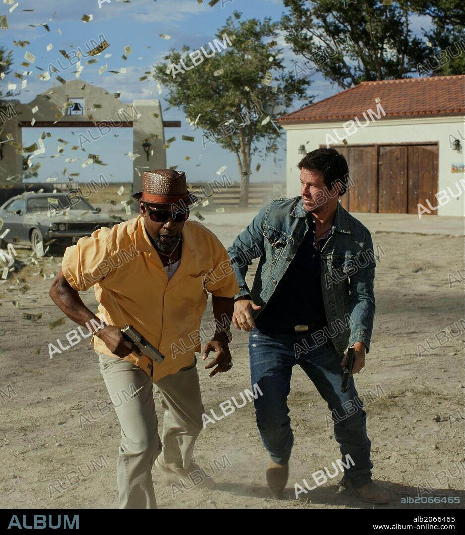 DENZEL WASHINGTON y MARK WAHLBERG en 2 GUNS, 2013, dirigida por BALTASAR KORMAKUR. Copyright EMMETT/FURLA FILMS.