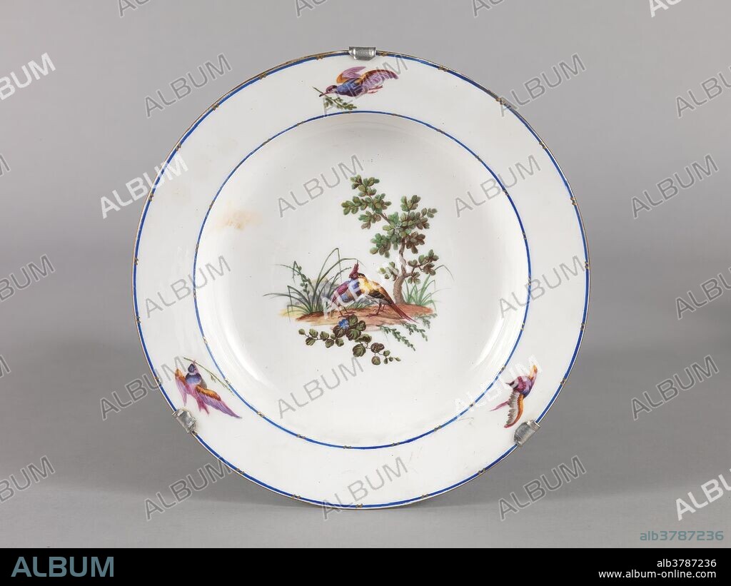 MANUFACTURE NATIONALE DE SEVRES. Manufacture Nationale de Sèvres (Atribuido a Aloncle, François-Joseph) / 'Plato de porcelana'. 1763. Pasta tierna.