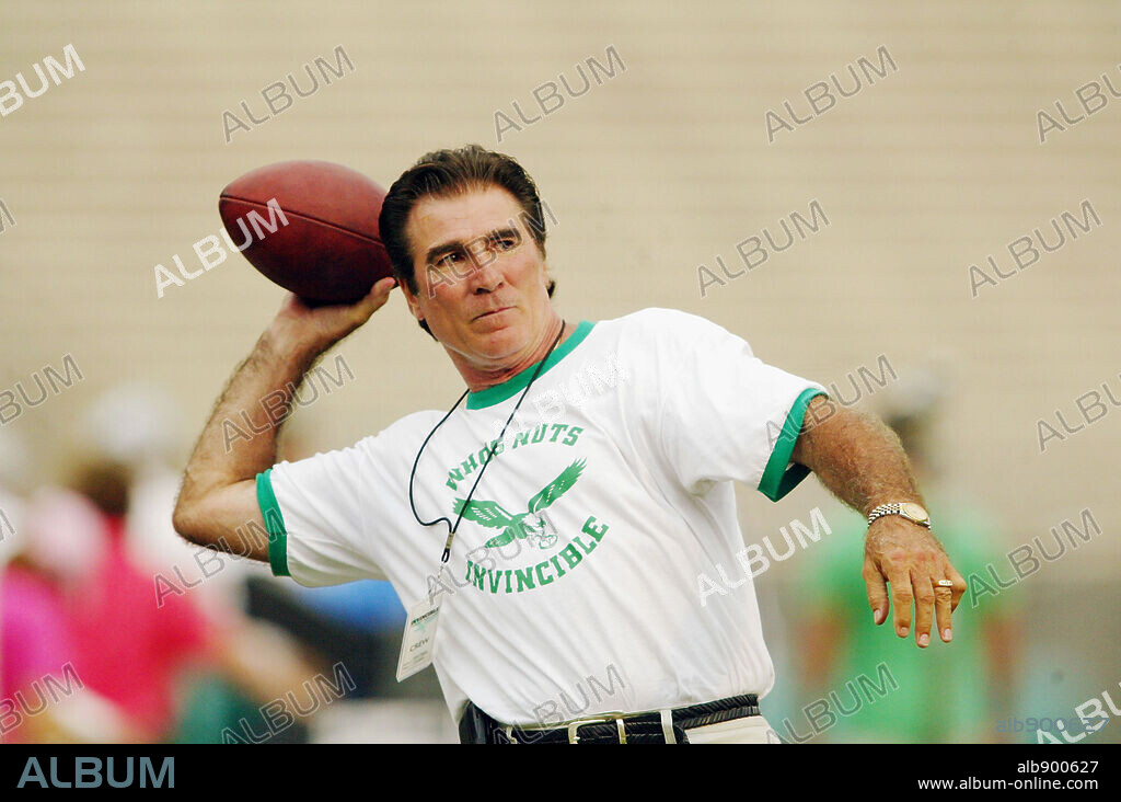 VINCE PAPALE en INVINCIBLE [INVENCIBLE], 2006 (INVINCIBLE), dirigida por ERICSON CORE. Copyright WALT DISNEY PICTURES / WHITE, SAM.