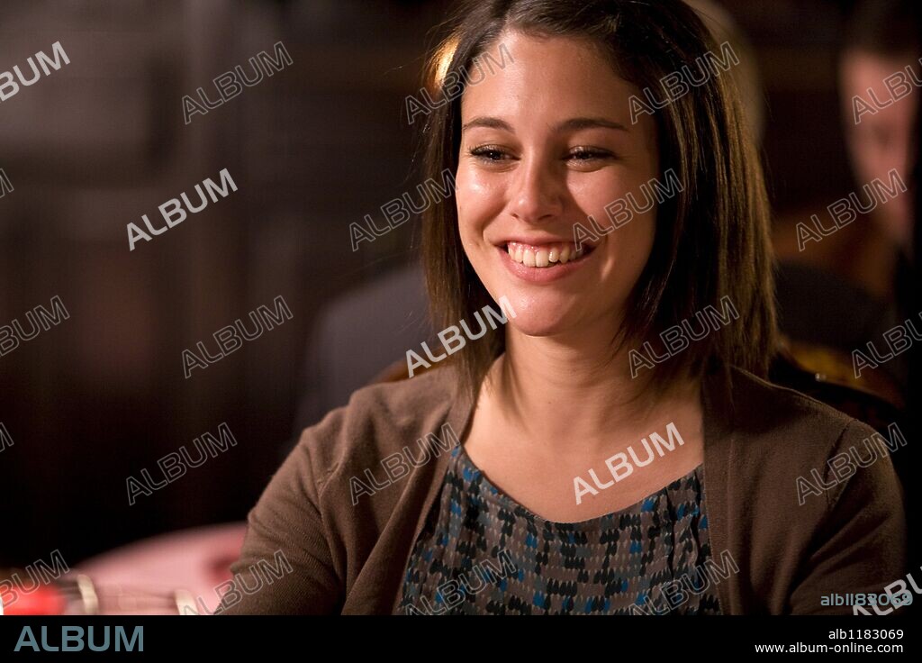 BLANCA SUAREZ in FUGA DE CEREBROS, 2009, directed by FERNANDO GONZALEZ MOLINA. Copyright ANTENA 3 FILMS.