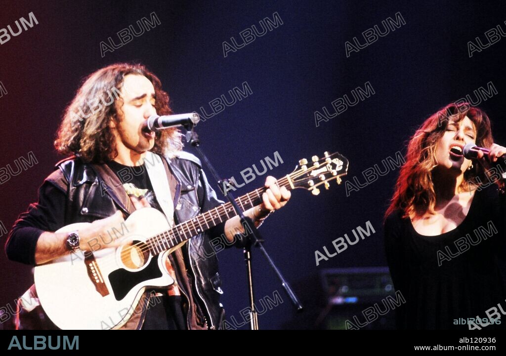 El dúo musical de pop-rock español, Cómplices, formado por la pareja Teo Cardalda y Maria Monsonis. (82920019).