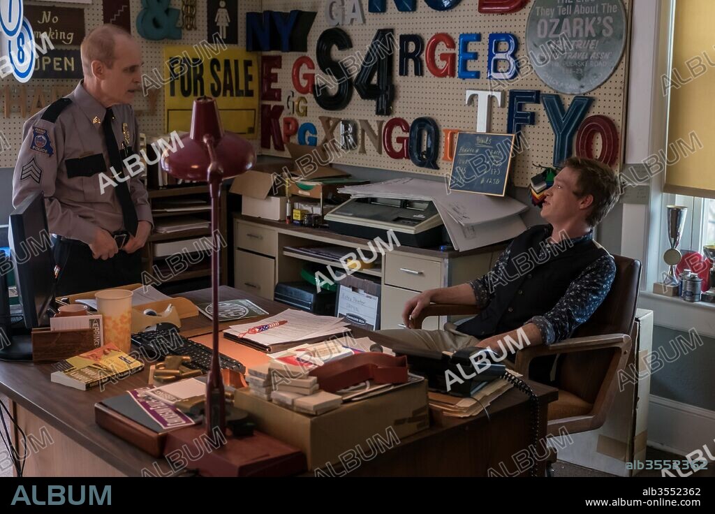 CALEB LANDRY JONES and ZELJKO IVANEK in THREE BILLBOARDS OUTSIDE EBBING, MISSOURI, 2017, directed by MARTIN MCDONAGH. Copyright BLUEPRINT PICTURES.