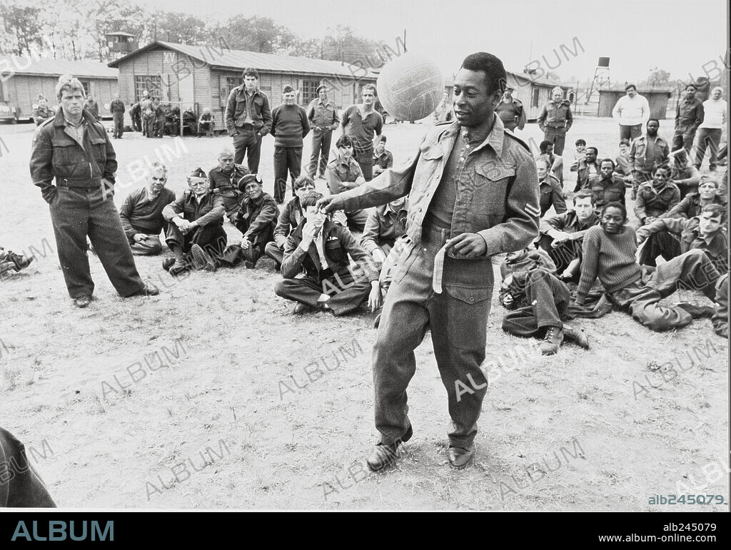 pele en EVASIÓN O VICTORIA, 1981 (VICTORY), dirigida por JOHN HUSTON. Copyright LORIMAR/PARAMOUNT.