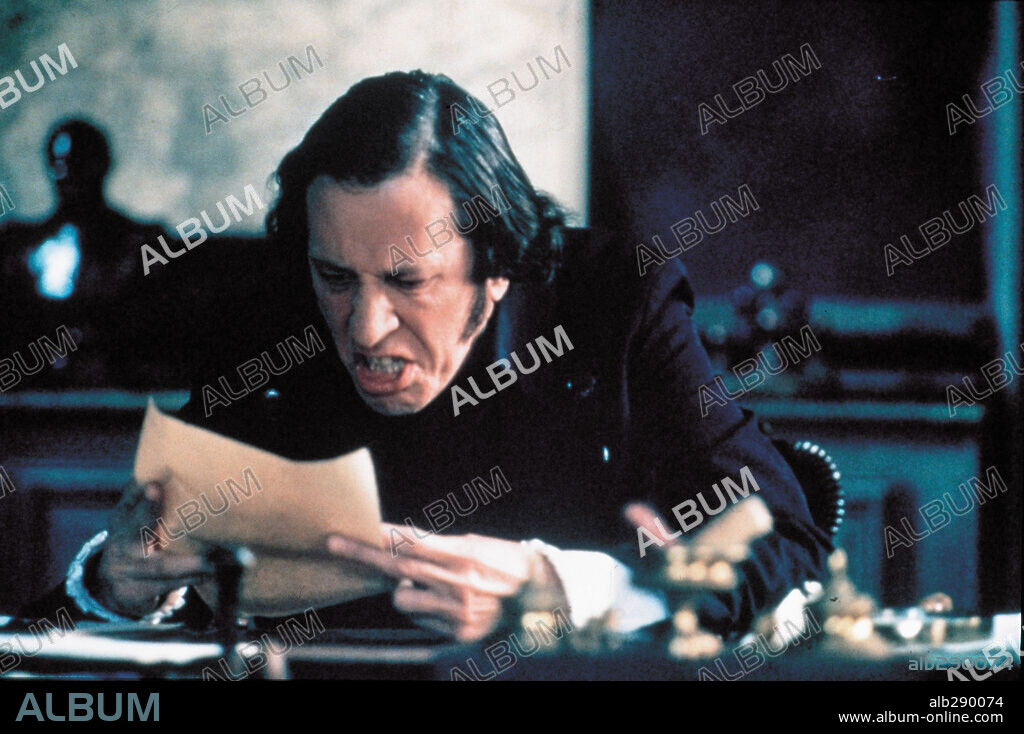 GEOFFREY RUSH dans LES MISERABLES, 1998, réalisé par BILLE AUGUST. Copyright MANDALAY ENTERTAIMENT.