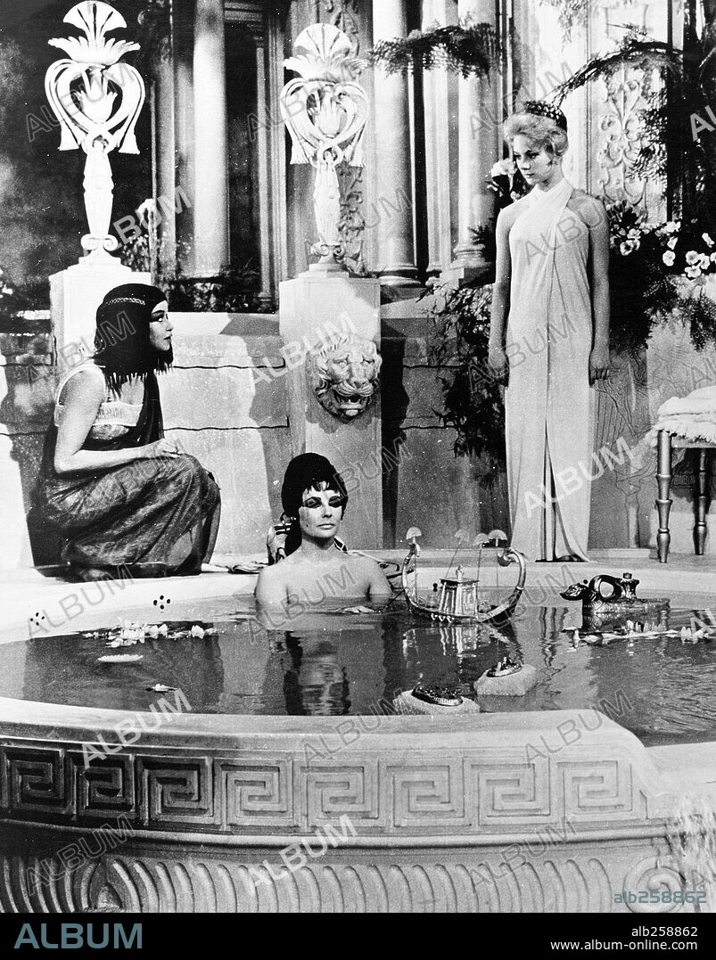 ELIZABETH TAYLOR in CLEOPATRA, 1963, directed by JOSEPH L. MANKIEWICZ. Copyright 20TH CENTURY FOX.
