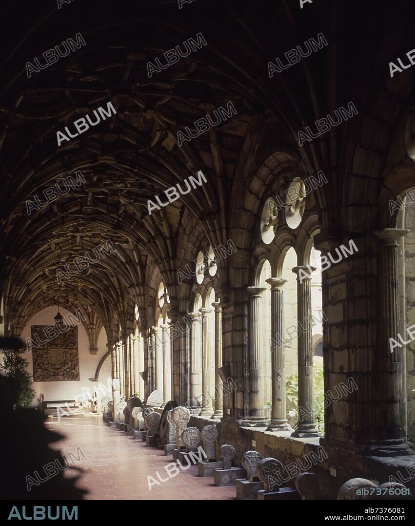 CLAUSTRO-GALERIA.