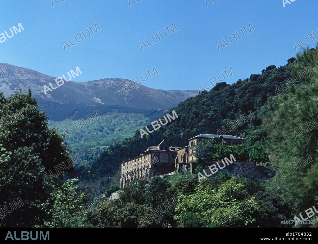 LA RIOJA. MONASTERIO DE SANTA MARIA DE VALVANERA. Situado en las estribaciones de los Montes Distercios, pertenecientes a la Sierra de la Demanda. Documentalmente su historia arranca del último tercio del siglo X. España.