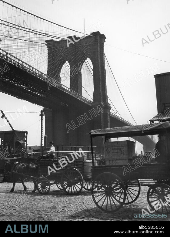 New York (USA), Brooklyn Bridge. (built 1869-83 by Johann and Washington Roebling). View of one of the pillars. Photo, 1905 (Waldemar Abegg).