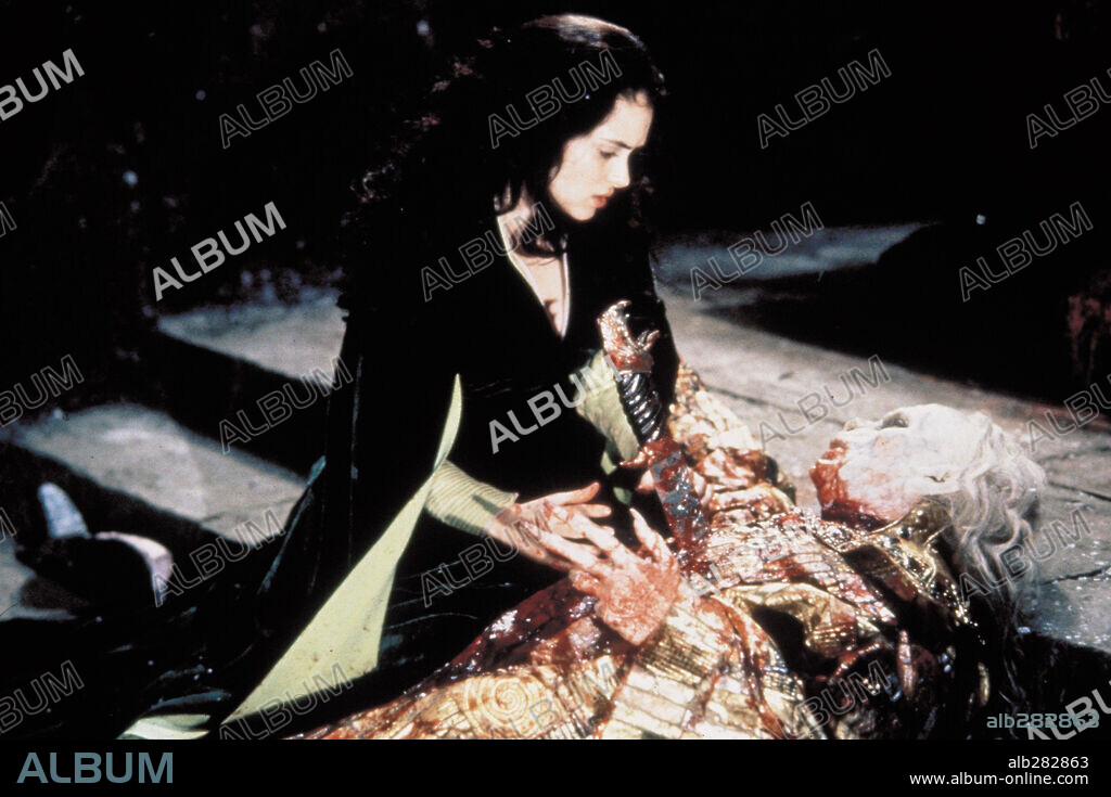 WINONA RYDER en DRÁCULA, DE BRAM STOKER, 1992 (DRACULA), dirigida por FRANCIS FORD COPPOLA. Copyright COLUMBIA PICTURES.