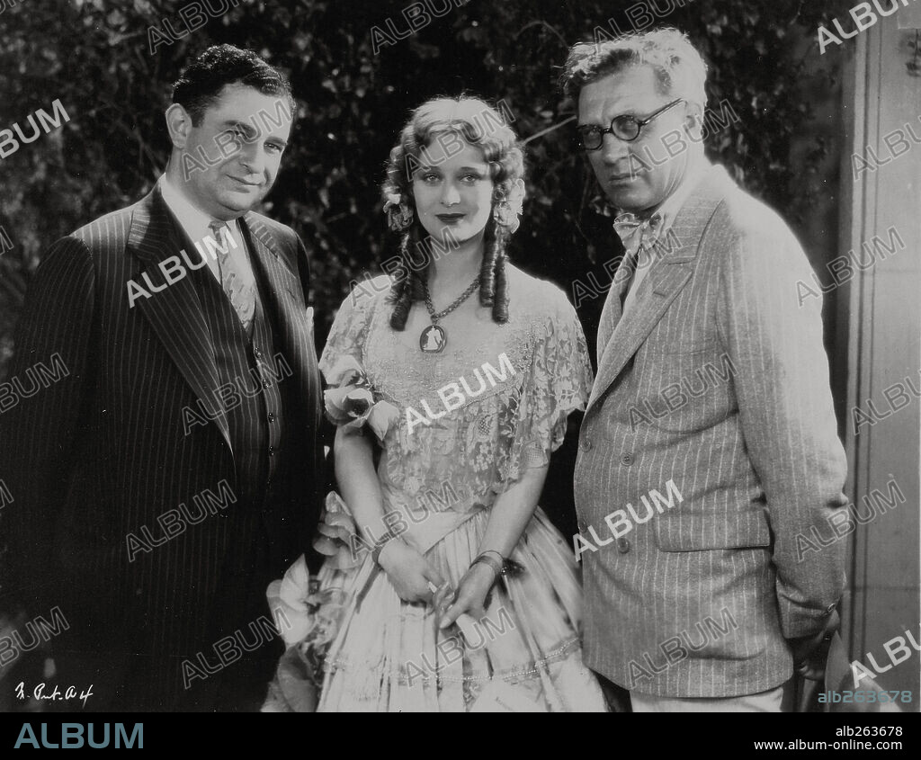 DOLORES COSTELLO, LLOYD BACON and MORRIS SAFIER in THE HEART OF MARYLAND, 1927, directed by LLOYD BACON. Copyright WARNER BROTHERS.