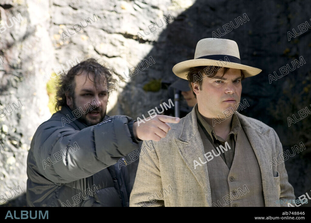 JACK BLACK and PETER JACKSON in KING KONG, 2005, directed by PETER JACKSON. Copyright UNIVERSAL PICTURES.