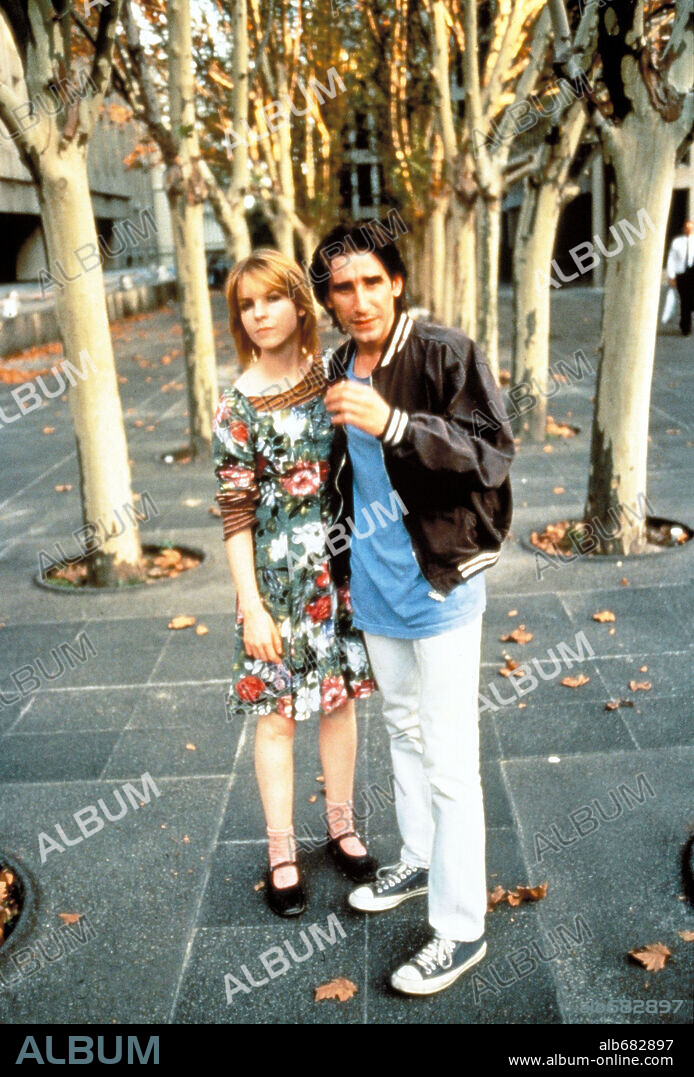 JACQUELINE McKENZIE y JOHN LYNCH en ANGEL BABY, 1995, dirigida por MICHAEL RYMER. Copyright CIVITE S.A.