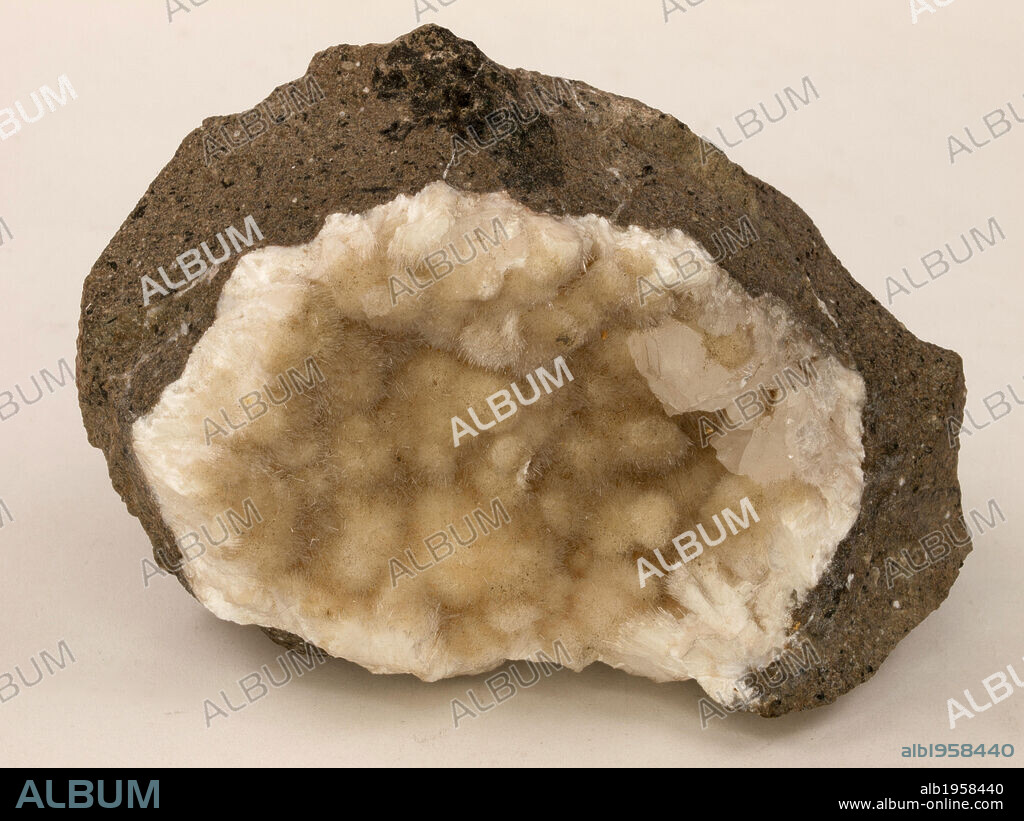 ZEOLITA o CEOLITA. Mineral.