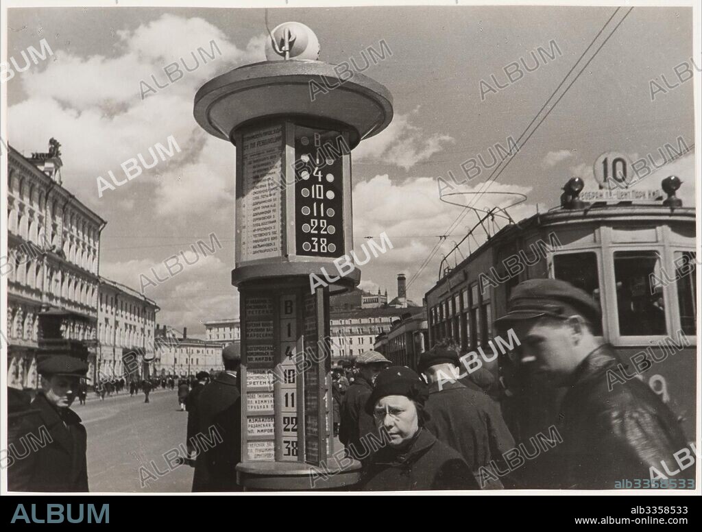 HANNES MEYER. People at the Revolution Square, Moscow.