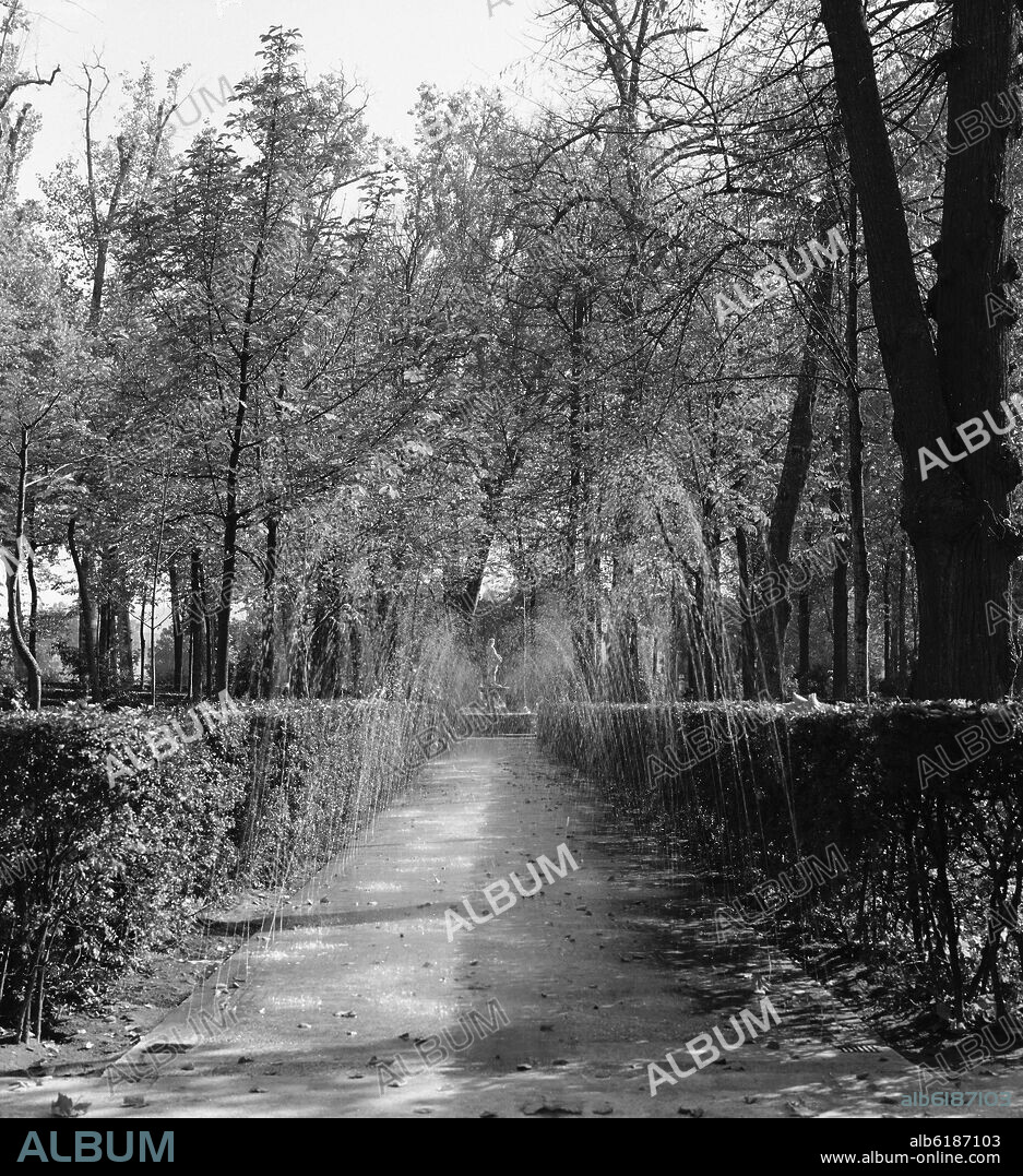ZONA DEL BURLADERO EN EL JARDIN DE LA ISLA - FOTOGRAFIA EN BLANCO Y NEGRO - AÑOS 60.