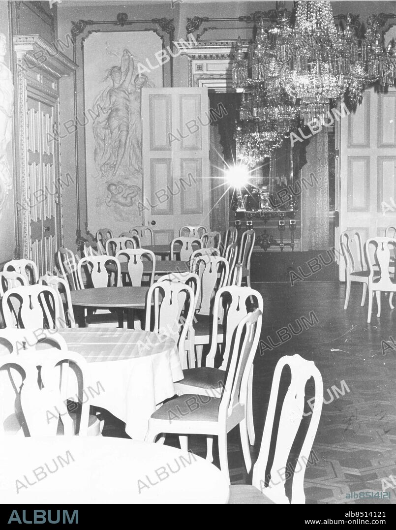 Göteborg 1981-06-03. Salong i Dicksonska palatset byggt 1859 - Margaretaskolan - ligger vid Allén, byggdes av mannen som finansierade fem polarexpeditioner Oscar Dickson - numera representationshus *** Local Caption *** GP Foto: Anders Rohdin. KAMAREREPORTAGE.