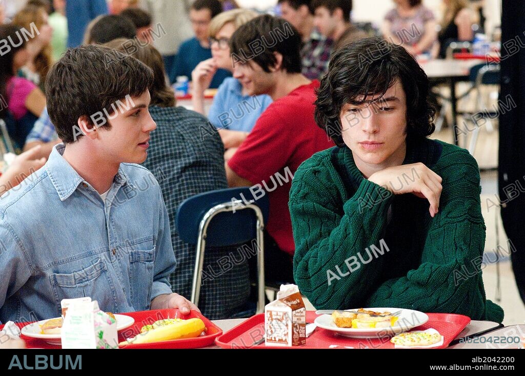 EZRA MILLER y LOGAN LERMAN en LAS VENTAJAS DE SER UN MARGINADO, 2012 (THE PERKS OF BEING A WALLFLOWER), dirigida por STEPHEN CHBOSKY. Copyright SUMMIT ENTERTAINMENT.