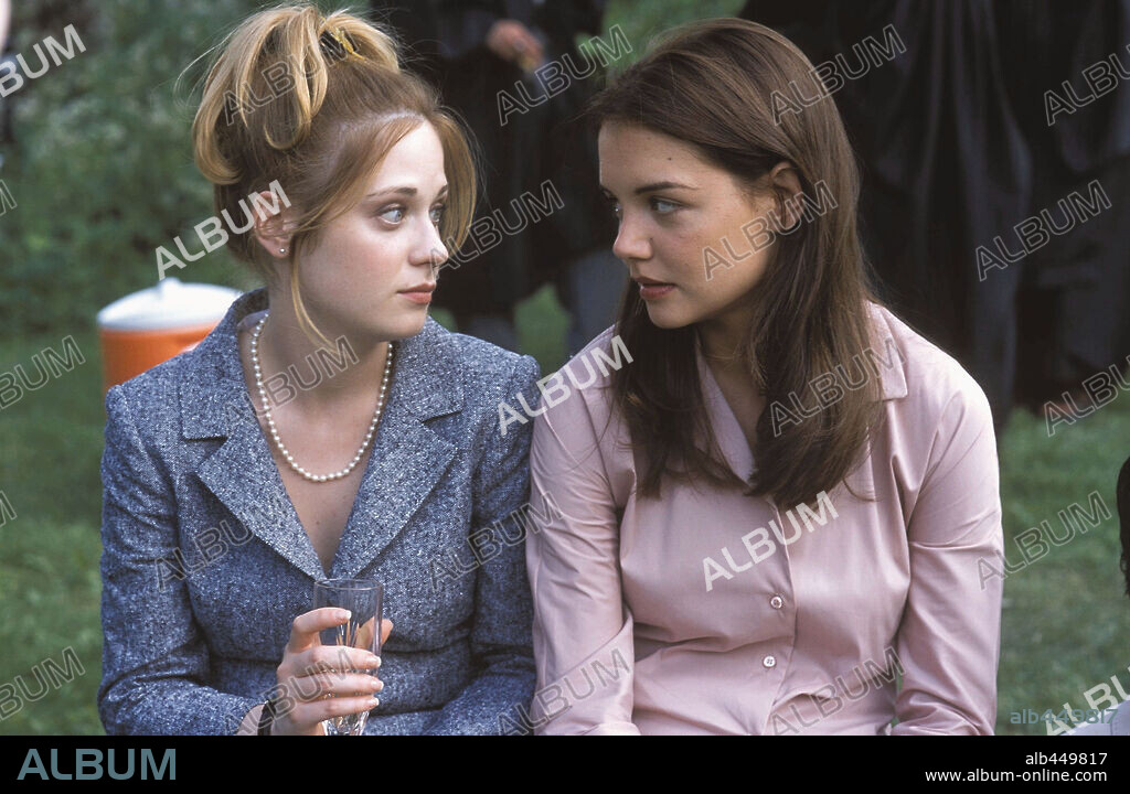 KATIE HOLMES and ZOOEY DESCHANEL in ABANDON, 2002, directed by STEPHEN GAGHAN. Copyright PARAMOUNT PICTURES/SPYGLASS ENTERTAINMENT.