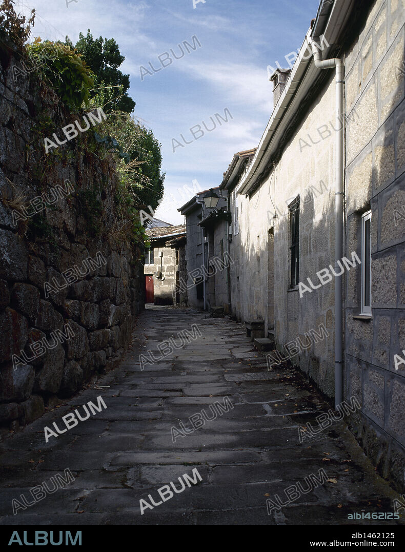 COMUNIDAD GALLEGA. ALLARIZ. Vista de una de las calles de lo que se cree era el antiguo barrio judío de la localidad. Provincia de Ourense. España.