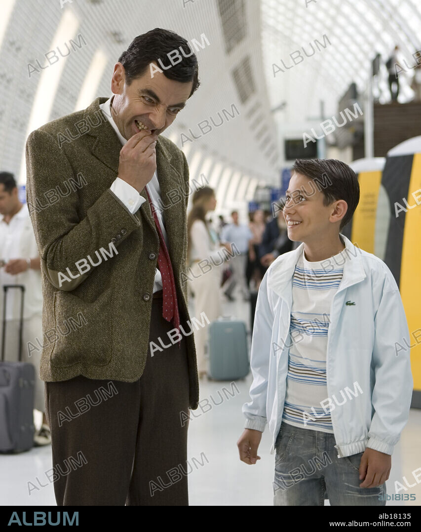 MAX BALDRY and ROWAN ATKINSON in MR. BEAN'S HOLIDAY, 2007, directed by STEVE BENDELACK. Copyright STUDIO CANAL/UNIVERSAL FOCUS/WORKING TITLE FILMS / KEYTE, GILES.