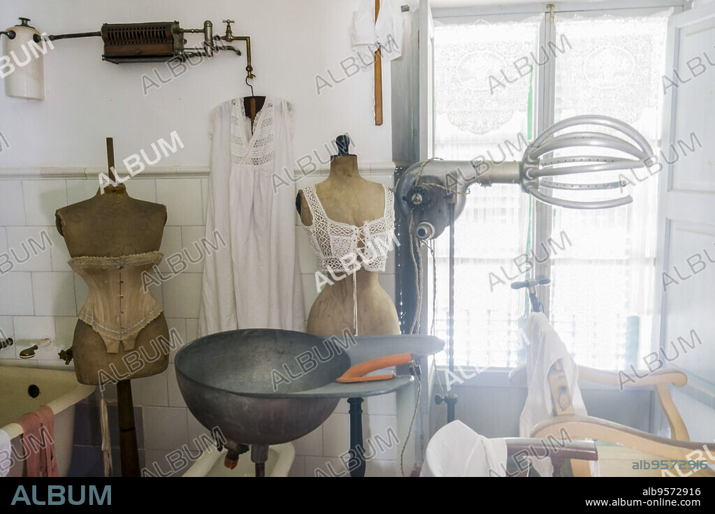 Bathroom, Sa Granja, House Museum, Esporlas, Mallorca, Balearic Islands, Spain, Europe.