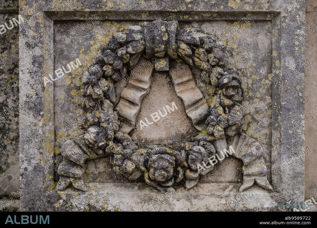 laurel wreath, pantheon of the Marti Ferragut family, Santa Margalida cemetery, Mallorca, Balearic Islands, Spain.