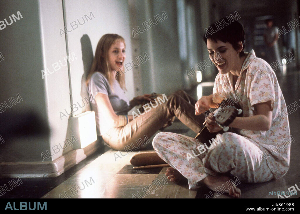 ANGELINA JOLIE und WINONA RYDER in DURCHGEKNALLT - GIRL, INTERRUPTED, 1999 (GIRL, INTERRUPTED), unter der Regie von JAMES MANGOLD. Copyright COLUMBIA PICTURES.