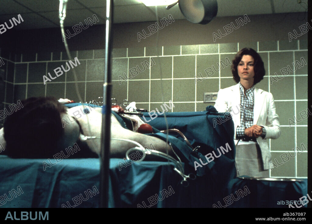 GENEVIEVE BUJOLD en COMA, 1978, dirigida por MICHAEL CRICHTON. Copyright M.G.M.