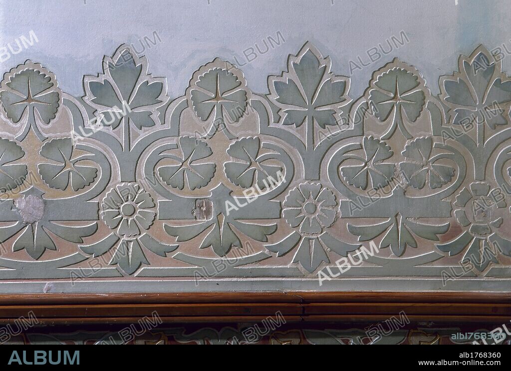 ARTE S. XIX. MODERNISMO. DOMENECH I MONTANER, LLuís (1850-1923). CENEFA ESGRAFIADA con decoración floral y vegetal, de la CASA LLEO MORERA (1902-1906). BARCELONA. Cataluña.