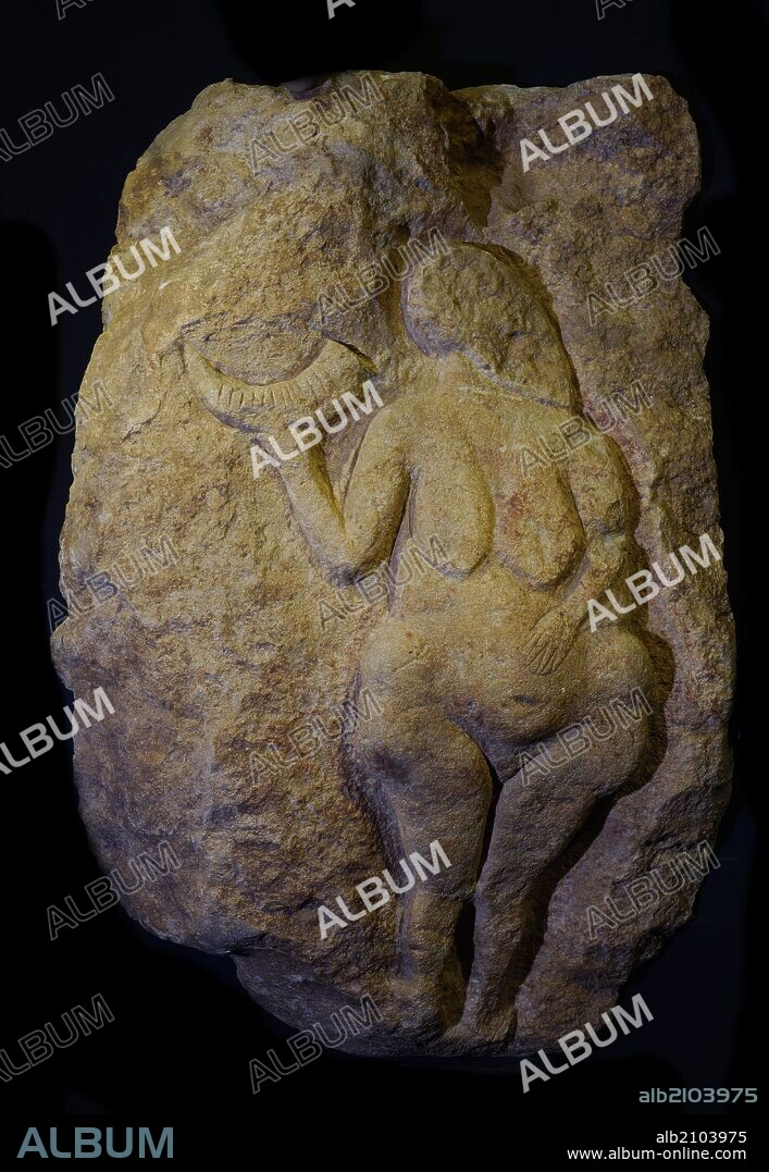 PIEZAS DE LA EXPOSICION "ARTE SIN ARTISTAS": VENUS DEL CUERNO, DEL GRAN ABRIGO DE LAUSSEL, MARQUAY, DORDOÑA (FRANCIA). RELIEVE EN PIEDRA CALIZA. GRAVETIENSE.