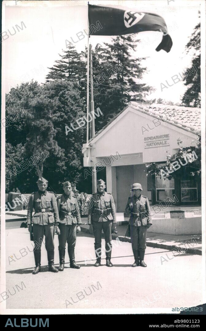 1940. German flag raised on the International Bridge, with four German Guards controlling the passage to Spain.